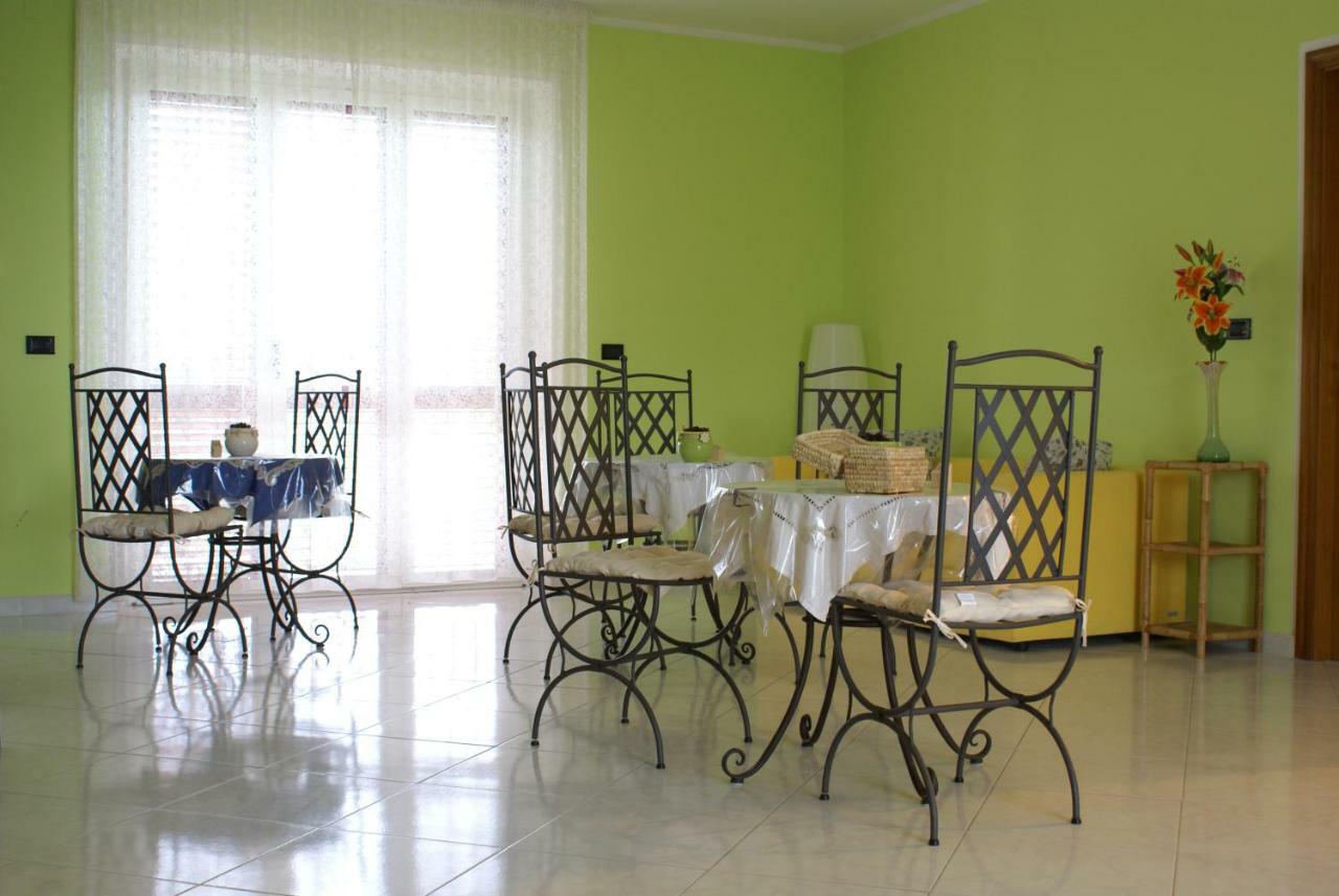 People Bed and Breakfast Castorano Buitenkant foto